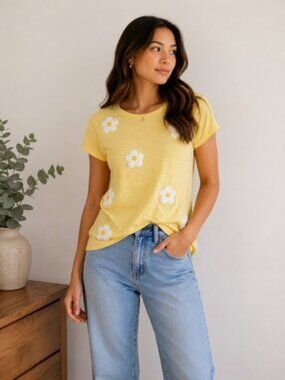 Cupio Yellow Daisy Short Sleeve Tee